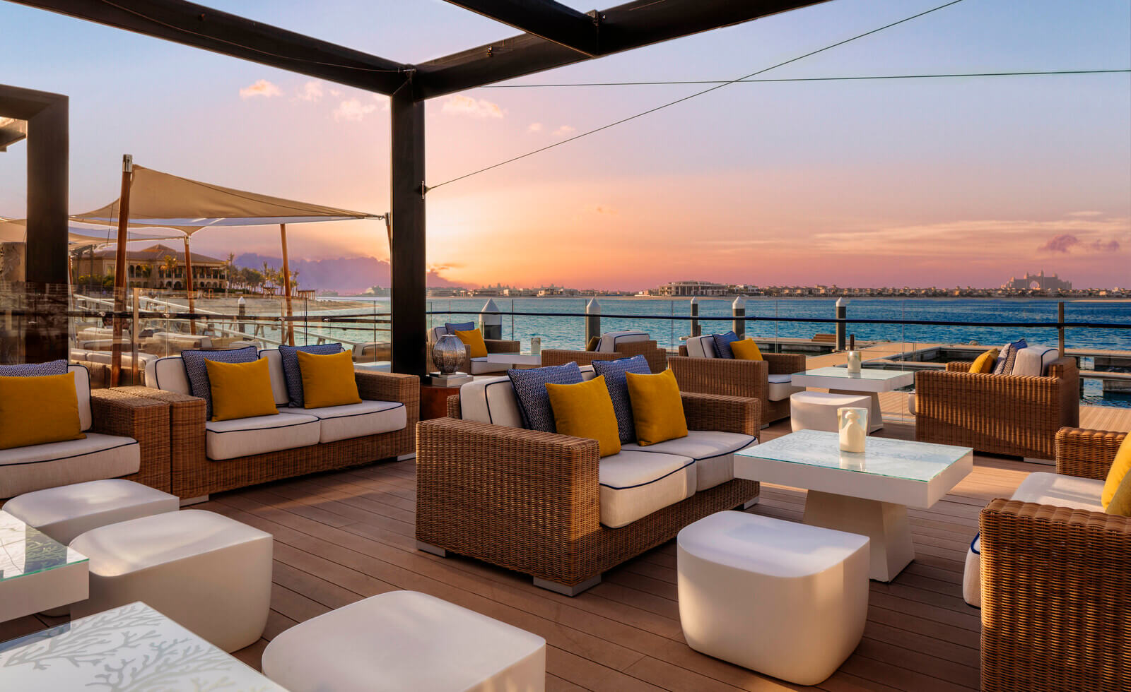 Autumn Evenings: The Ideal Destination for Dining and Relaxation at the Lounge & Marina